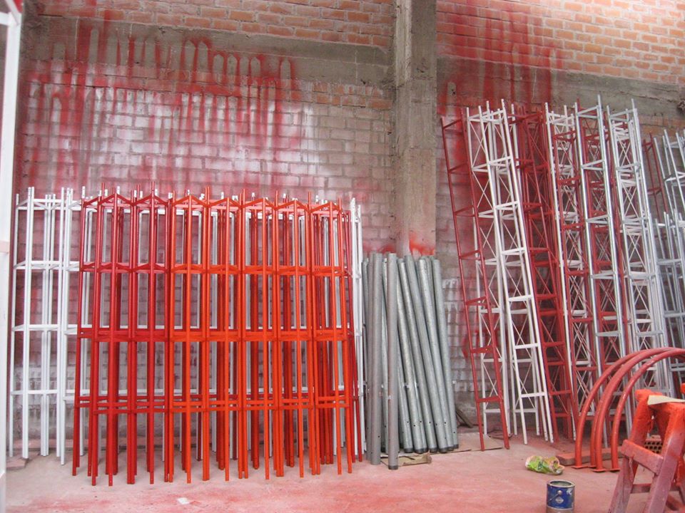 tramos de torre en taller